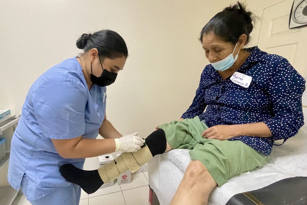 In Nicaragua, patients receive individualized care – in this case, a patient's leg is treated.