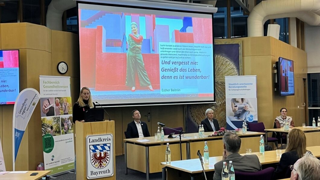 At the event in the Bayreuth District Office, Lena Hertrich, Medical Advisor at medi, spoke about lymphoedema after breast cancer in her presentation “Stau im Gewebe” (Tissue congestion).