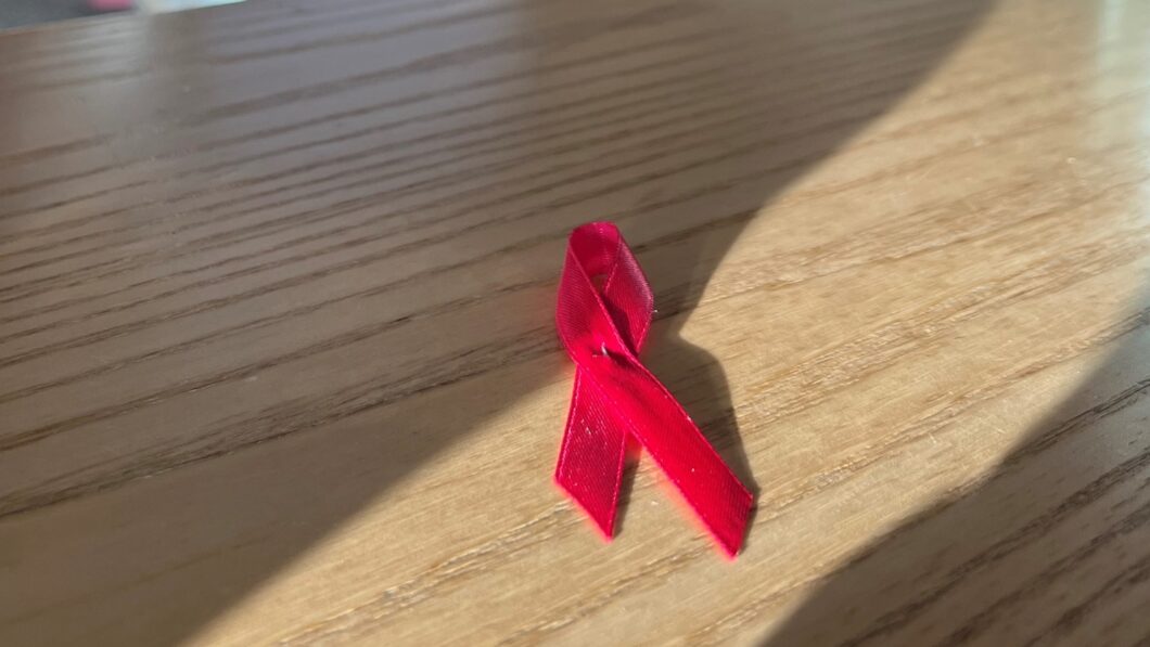 The breast cancer ribbon as a symbol to express solidarity with women who have or had breast cancer.