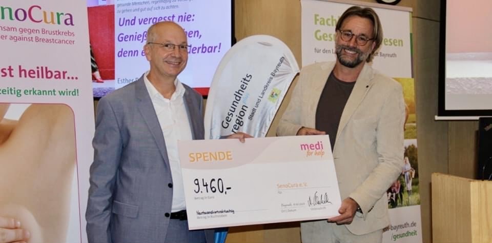 A total of 9,460 euros was raised for the Bayreuth organization SenoCura e.V. during the Pink Run. The amount was donated by medi for help.